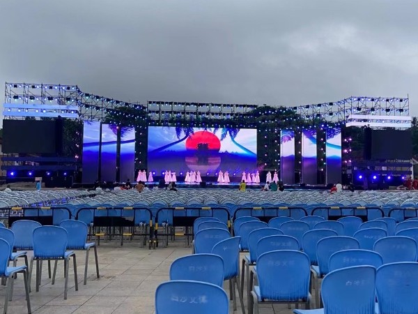 演出舞臺(tái)設(shè)備租與買差別如此大