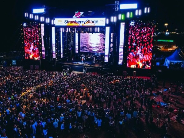 相較于室內音樂節，戶外舞臺搭建應做好哪些防護？