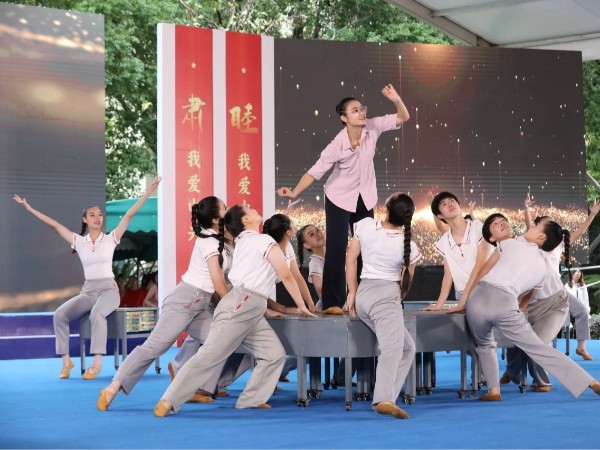 中興中學(xué)120周年教育成果展大會(huì)舞臺(tái)租賃案例3