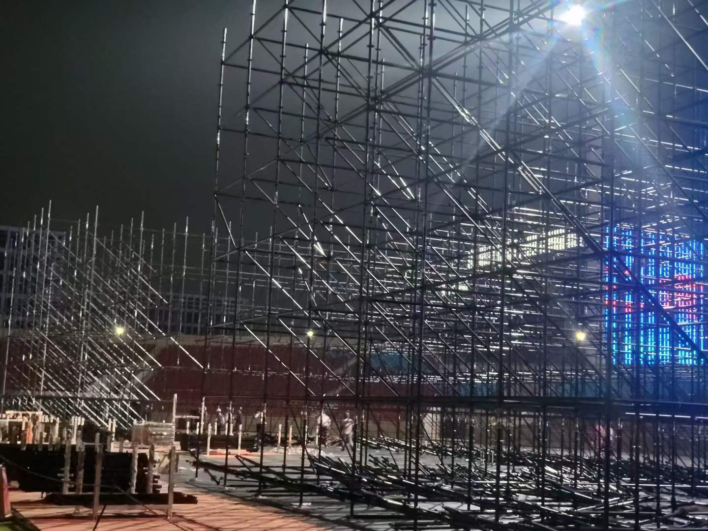 演出舞臺搭建頻繁安全措施如何到位？