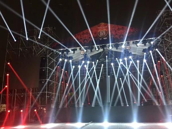 好的公司年會離不開寧波舞臺燈光租賃