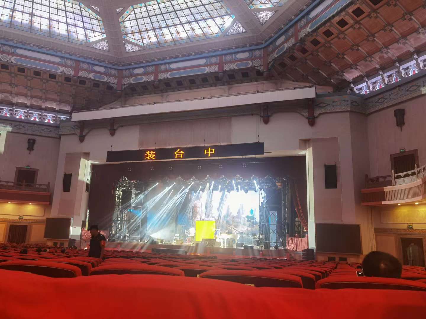 黃霄雲(yún)廣州演唱會(huì)燈光租賃設(shè)備鑫禾舞美助力圓滿成功案例