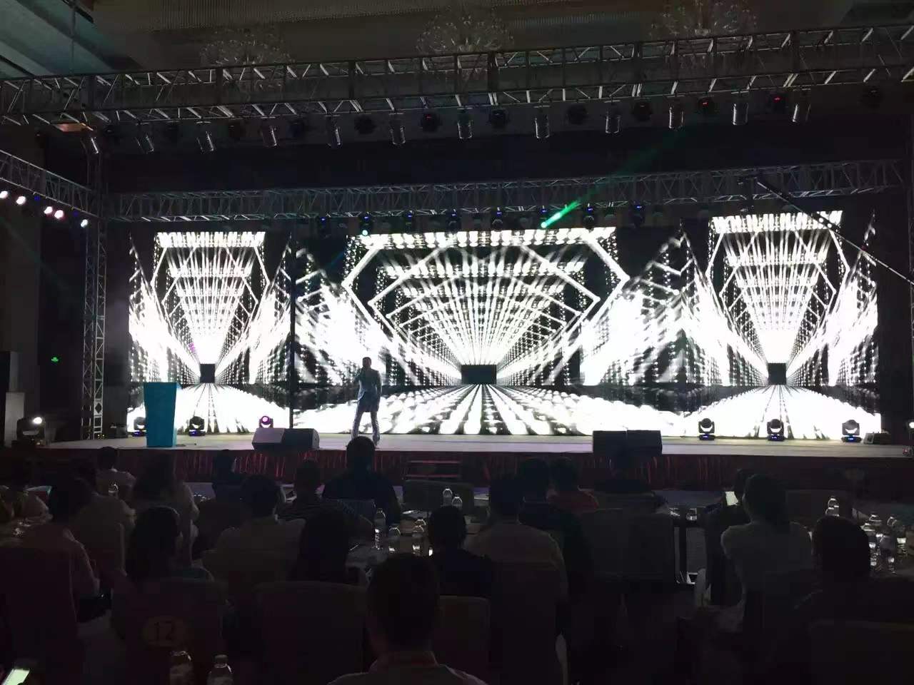 寧波元旦晚會搭配燈光租賃設(shè)備找誰？