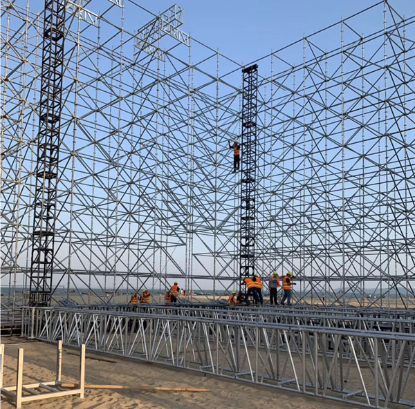 帶你參觀草莓音樂節舞臺搭建全過程