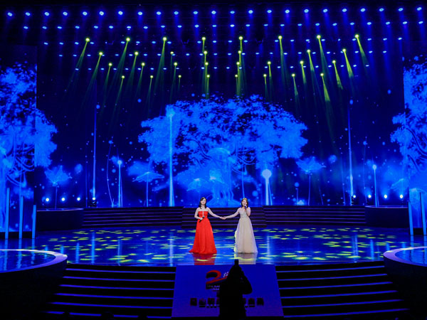 鑫禾舞美專業技術人員教你演出行業顯示屏保養方法