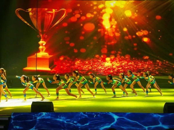 演出舞臺(tái)設(shè)備租賃好還是自購