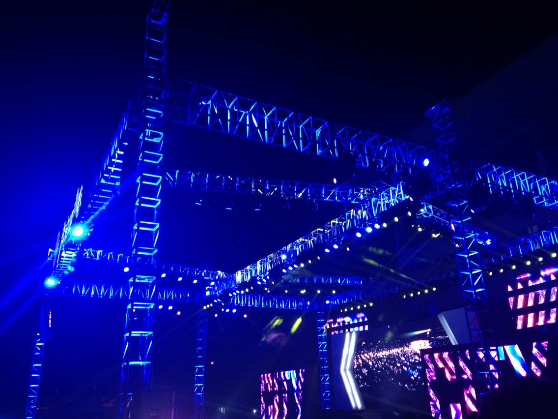 專業鑄就璀璨舞臺——鑫禾舞美護航元旦文藝晚會