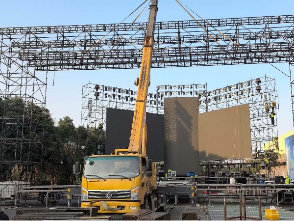 鑫禾舞美專業設備租賃+高效搭建，助