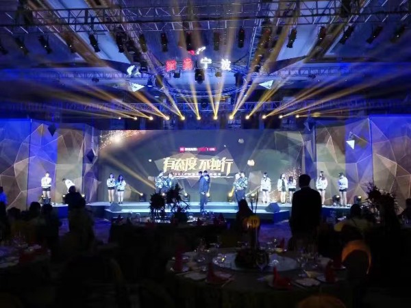 對比舞臺燈光租賃設備價格